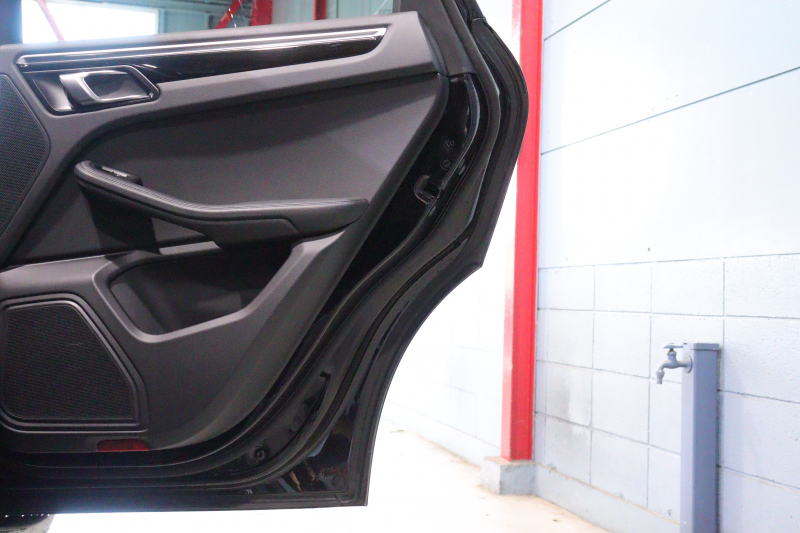 ポルシェ マカン S ｽﾎﾟｰﾂｸﾛﾉP　1ｵｰﾅｰ MY20 後期 ｴﾝﾄﾘｰﾄﾞﾗｲﾌﾞ 黒半革ｼｰﾄ MC後PCMﾅﾋﾞ CarPlay ｱｸﾃｨﾌﾞｸﾙｺﾝ ﾚｰﾝｷｰﾌﾟｱｼｽﾄ ﾚｰﾝﾁｪﾝｼﾞ LEDﾍｯﾄﾞﾗｲﾄ 360ｶﾒﾗ 21ｲﾝﾁｽﾎﾟｰﾂｸﾗｼｯｸﾎｲｰﾙ ｽﾎﾟｰﾂﾃｰﾙﾊﾟｲﾌﾟ　2年保証