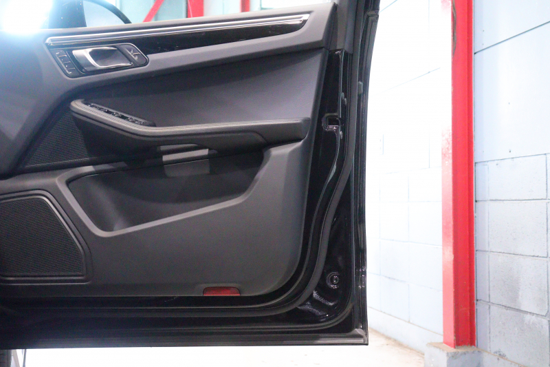 ポルシェ マカン S ｽﾎﾟｰﾂｸﾛﾉP　1ｵｰﾅｰ MY20 後期 ｴﾝﾄﾘｰﾄﾞﾗｲﾌﾞ 黒半革ｼｰﾄ MC後PCMﾅﾋﾞ CarPlay ｱｸﾃｨﾌﾞｸﾙｺﾝ ﾚｰﾝｷｰﾌﾟｱｼｽﾄ ﾚｰﾝﾁｪﾝｼﾞ LEDﾍｯﾄﾞﾗｲﾄ 360ｶﾒﾗ 21ｲﾝﾁｽﾎﾟｰﾂｸﾗｼｯｸﾎｲｰﾙ ｽﾎﾟｰﾂﾃｰﾙﾊﾟｲﾌﾟ　2年保証