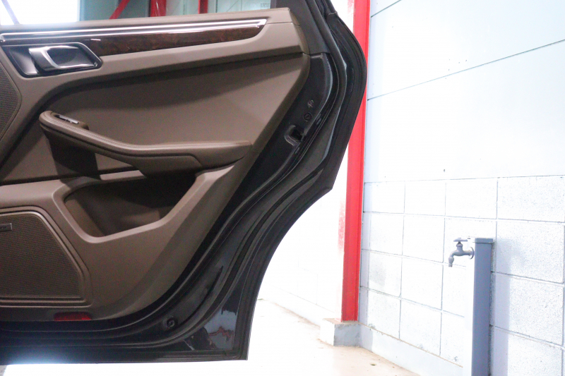 ポルシェ マカン GTS ｽﾎﾟｰﾂｸﾛﾉP　PASM 茶本革 ﾊﾟﾉﾗﾏｻﾝﾙｰﾌ PCMﾅﾋﾞBOSEｻｳﾝﾄﾞ PDLS+LEDﾍｯﾄﾞﾗｲﾄ ｽﾎﾟｰﾂｴｸﾞｿﾞｰｽﾄ 360ｶﾒﾗ 前後席ｼｰﾄ&ｽﾃｱﾘﾝｸﾞﾋｰﾀｰ ﾀﾞｰｸｳｫｰﾙﾅｯﾄｳｯﾄﾞｲﾝﾃﾘｱ 20ｲﾝﾁRSｽﾊﾟｲﾀﾞｰｱﾙﾐ　2年保証