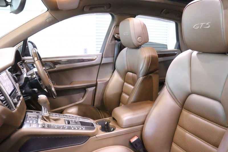 ポルシェ マカン GTS ｽﾎﾟｰﾂｸﾛﾉP　PASM 茶本革 ﾊﾟﾉﾗﾏｻﾝﾙｰﾌ PCMﾅﾋﾞBOSEｻｳﾝﾄﾞ PDLS+LEDﾍｯﾄﾞﾗｲﾄ ｽﾎﾟｰﾂｴｸﾞｿﾞｰｽﾄ 360ｶﾒﾗ 前後席ｼｰﾄ&ｽﾃｱﾘﾝｸﾞﾋｰﾀｰ ﾀﾞｰｸｳｫｰﾙﾅｯﾄｳｯﾄﾞｲﾝﾃﾘｱ 20ｲﾝﾁRSｽﾊﾟｲﾀﾞｰｱﾙﾐ　2年保証