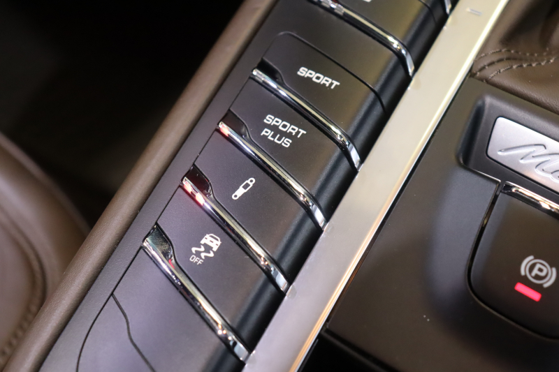 ポルシェ マカン GTS ｽﾎﾟｰﾂｸﾛﾉP　PASM 茶本革 ﾊﾟﾉﾗﾏｻﾝﾙｰﾌ PCMﾅﾋﾞBOSEｻｳﾝﾄﾞ PDLS+LEDﾍｯﾄﾞﾗｲﾄ ｽﾎﾟｰﾂｴｸﾞｿﾞｰｽﾄ 360ｶﾒﾗ 前後席ｼｰﾄ&ｽﾃｱﾘﾝｸﾞﾋｰﾀｰ ﾀﾞｰｸｳｫｰﾙﾅｯﾄｳｯﾄﾞｲﾝﾃﾘｱ 20ｲﾝﾁRSｽﾊﾟｲﾀﾞｰｱﾙﾐ　2年保証