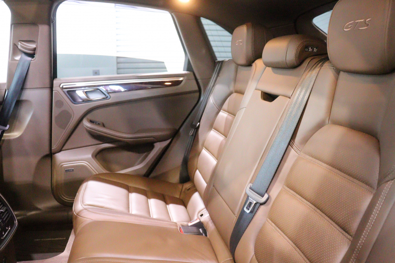 ポルシェ マカン GTS ｽﾎﾟｰﾂｸﾛﾉP　PASM 茶本革 ﾊﾟﾉﾗﾏｻﾝﾙｰﾌ PCMﾅﾋﾞBOSEｻｳﾝﾄﾞ PDLS+LEDﾍｯﾄﾞﾗｲﾄ ｽﾎﾟｰﾂｴｸﾞｿﾞｰｽﾄ 360ｶﾒﾗ 前後席ｼｰﾄ&ｽﾃｱﾘﾝｸﾞﾋｰﾀｰ ﾀﾞｰｸｳｫｰﾙﾅｯﾄｳｯﾄﾞｲﾝﾃﾘｱ 20ｲﾝﾁRSｽﾊﾟｲﾀﾞｰｱﾙﾐ　2年保証