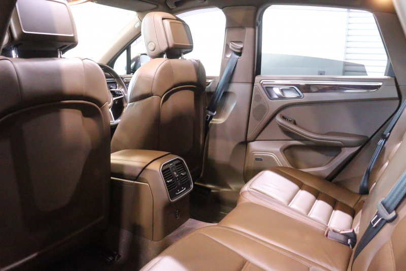 ポルシェ マカン GTS ｽﾎﾟｰﾂｸﾛﾉP　PASM 茶本革 ﾊﾟﾉﾗﾏｻﾝﾙｰﾌ PCMﾅﾋﾞBOSEｻｳﾝﾄﾞ PDLS+LEDﾍｯﾄﾞﾗｲﾄ ｽﾎﾟｰﾂｴｸﾞｿﾞｰｽﾄ 360ｶﾒﾗ 前後席ｼｰﾄ&ｽﾃｱﾘﾝｸﾞﾋｰﾀｰ ﾀﾞｰｸｳｫｰﾙﾅｯﾄｳｯﾄﾞｲﾝﾃﾘｱ 20ｲﾝﾁRSｽﾊﾟｲﾀﾞｰｱﾙﾐ　2年保証