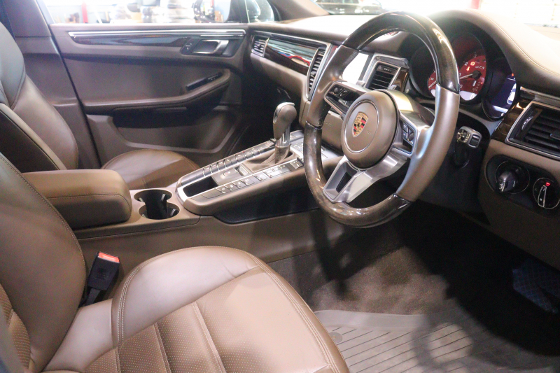 ポルシェ マカン GTS ｽﾎﾟｰﾂｸﾛﾉP　PASM 茶本革 ﾊﾟﾉﾗﾏｻﾝﾙｰﾌ PCMﾅﾋﾞBOSEｻｳﾝﾄﾞ PDLS+LEDﾍｯﾄﾞﾗｲﾄ ｽﾎﾟｰﾂｴｸﾞｿﾞｰｽﾄ 360ｶﾒﾗ 前後席ｼｰﾄ&ｽﾃｱﾘﾝｸﾞﾋｰﾀｰ ﾀﾞｰｸｳｫｰﾙﾅｯﾄｳｯﾄﾞｲﾝﾃﾘｱ 20ｲﾝﾁRSｽﾊﾟｲﾀﾞｰｱﾙﾐ　2年保証