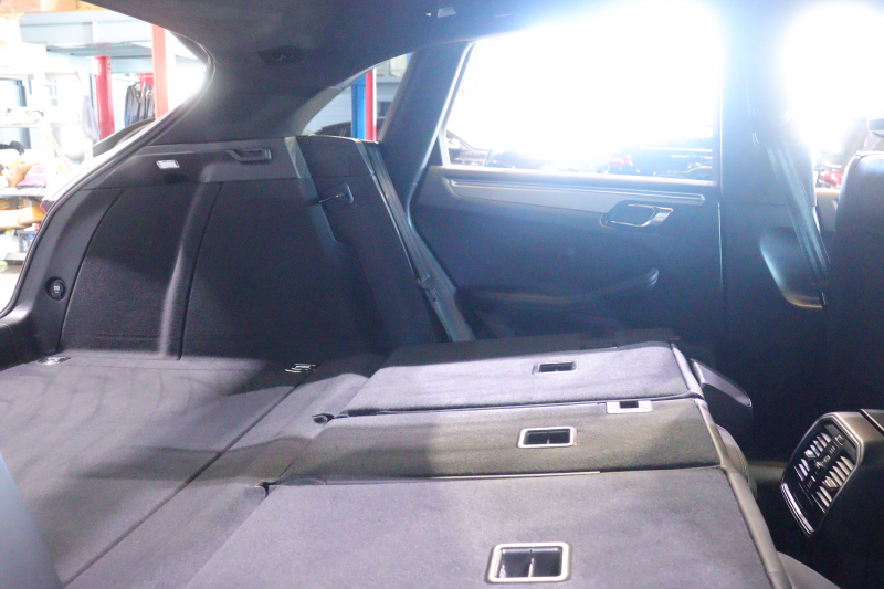 ポルシェ マカン ﾀｰﾎﾞ　PASM ｴﾝﾄﾘｰﾄﾞﾗｲﾌﾞ 黒本革 18Way電動ｼｰﾄ ｱﾙｶﾝﾀｰﾗﾙｰﾌﾗｲﾅｰ PCMﾅﾋﾞ ﾌﾙｾｸﾞTV BOSEｻｳﾝﾄﾞ ｷｾﾉﾝﾍｯﾄﾞﾗｲﾄ ﾊﾞｯｸ&ｻｲﾄﾞｶﾒﾗ 自動ﾘｱｹﾞｰﾄ 専用ｴｸｽﾃﾘｱ 20ｲﾝﾁRSｽﾊﾟｲﾀﾞｰｱﾙﾐ 有償色　2年保証