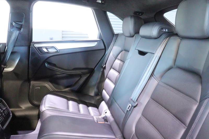 ポルシェ マカン ﾀｰﾎﾞ　PASM ｴﾝﾄﾘｰﾄﾞﾗｲﾌﾞ 黒本革 18Way電動ｼｰﾄ ｱﾙｶﾝﾀｰﾗﾙｰﾌﾗｲﾅｰ PCMﾅﾋﾞ ﾌﾙｾｸﾞTV BOSEｻｳﾝﾄﾞ ｷｾﾉﾝﾍｯﾄﾞﾗｲﾄ ﾊﾞｯｸ&ｻｲﾄﾞｶﾒﾗ 自動ﾘｱｹﾞｰﾄ 専用ｴｸｽﾃﾘｱ 20ｲﾝﾁRSｽﾊﾟｲﾀﾞｰｱﾙﾐ 有償色　2年保証