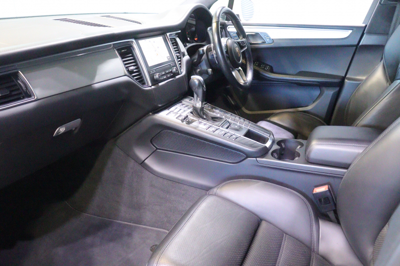 ポルシェ マカン ﾀｰﾎﾞ　PASM ｴﾝﾄﾘｰﾄﾞﾗｲﾌﾞ 黒本革 18Way電動ｼｰﾄ ｱﾙｶﾝﾀｰﾗﾙｰﾌﾗｲﾅｰ PCMﾅﾋﾞ ﾌﾙｾｸﾞTV BOSEｻｳﾝﾄﾞ ｷｾﾉﾝﾍｯﾄﾞﾗｲﾄ ﾊﾞｯｸ&ｻｲﾄﾞｶﾒﾗ 自動ﾘｱｹﾞｰﾄ 専用ｴｸｽﾃﾘｱ 20ｲﾝﾁRSｽﾊﾟｲﾀﾞｰｱﾙﾐ 有償色　2年保証