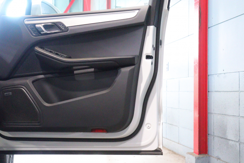 ポルシェ マカン ﾀｰﾎﾞ　PASM ｴﾝﾄﾘｰﾄﾞﾗｲﾌﾞ 黒本革 18Way電動ｼｰﾄ ｱﾙｶﾝﾀｰﾗﾙｰﾌﾗｲﾅｰ PCMﾅﾋﾞ ﾌﾙｾｸﾞTV BOSEｻｳﾝﾄﾞ ｷｾﾉﾝﾍｯﾄﾞﾗｲﾄ ﾊﾞｯｸ&ｻｲﾄﾞｶﾒﾗ 自動ﾘｱｹﾞｰﾄ 専用ｴｸｽﾃﾘｱ 20ｲﾝﾁRSｽﾊﾟｲﾀﾞｰｱﾙﾐ 有償色　2年保証