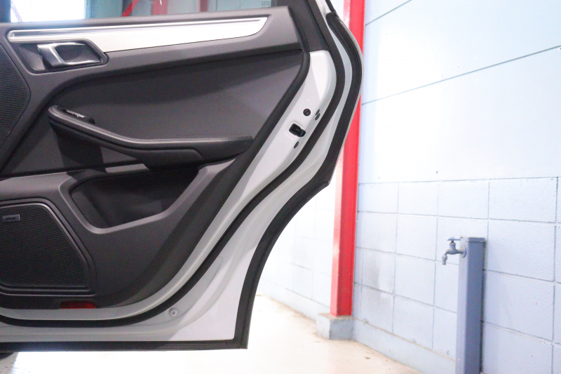 ポルシェ マカン ﾀｰﾎﾞ　PASM ｴﾝﾄﾘｰﾄﾞﾗｲﾌﾞ 黒本革 18Way電動ｼｰﾄ ｱﾙｶﾝﾀｰﾗﾙｰﾌﾗｲﾅｰ PCMﾅﾋﾞ ﾌﾙｾｸﾞTV BOSEｻｳﾝﾄﾞ ｷｾﾉﾝﾍｯﾄﾞﾗｲﾄ ﾊﾞｯｸ&ｻｲﾄﾞｶﾒﾗ 自動ﾘｱｹﾞｰﾄ 専用ｴｸｽﾃﾘｱ 20ｲﾝﾁRSｽﾊﾟｲﾀﾞｰｱﾙﾐ 有償色　2年保証