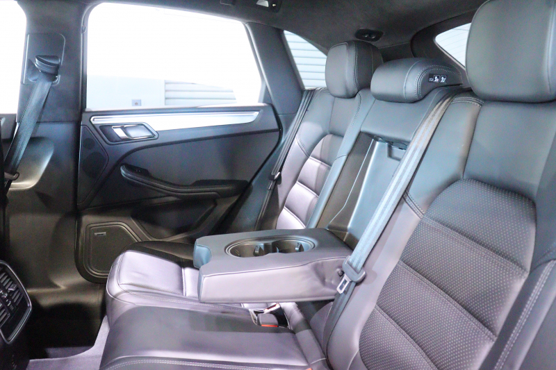 ポルシェ マカン ﾀｰﾎﾞ　PASM ｴﾝﾄﾘｰﾄﾞﾗｲﾌﾞ 黒本革 18Way電動ｼｰﾄ ｱﾙｶﾝﾀｰﾗﾙｰﾌﾗｲﾅｰ PCMﾅﾋﾞ ﾌﾙｾｸﾞTV BOSEｻｳﾝﾄﾞ ｷｾﾉﾝﾍｯﾄﾞﾗｲﾄ ﾊﾞｯｸ&ｻｲﾄﾞｶﾒﾗ 自動ﾘｱｹﾞｰﾄ 専用ｴｸｽﾃﾘｱ 20ｲﾝﾁRSｽﾊﾟｲﾀﾞｰｱﾙﾐ 有償色　2年保証