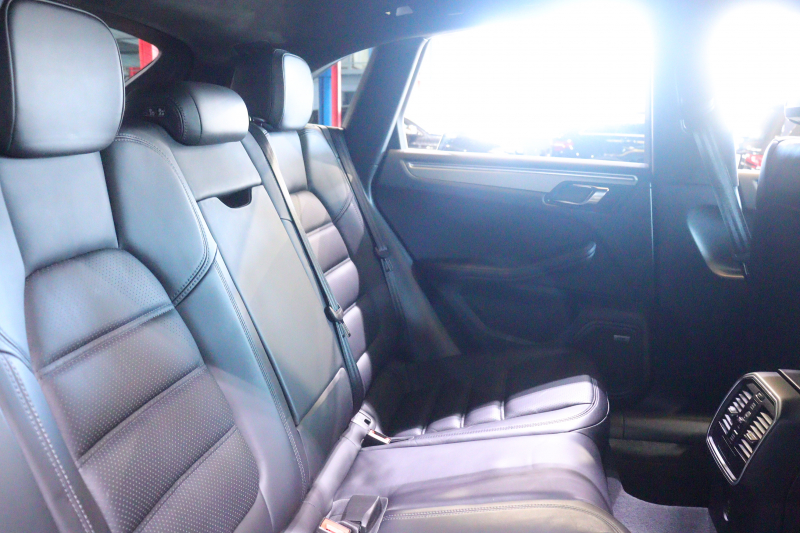 ポルシェ マカン ﾀｰﾎﾞ　PASM ｴﾝﾄﾘｰﾄﾞﾗｲﾌﾞ 黒本革 18Way電動ｼｰﾄ ｱﾙｶﾝﾀｰﾗﾙｰﾌﾗｲﾅｰ PCMﾅﾋﾞ ﾌﾙｾｸﾞTV BOSEｻｳﾝﾄﾞ ｷｾﾉﾝﾍｯﾄﾞﾗｲﾄ ﾊﾞｯｸ&ｻｲﾄﾞｶﾒﾗ 自動ﾘｱｹﾞｰﾄ 専用ｴｸｽﾃﾘｱ 20ｲﾝﾁRSｽﾊﾟｲﾀﾞｰｱﾙﾐ 有償色　2年保証