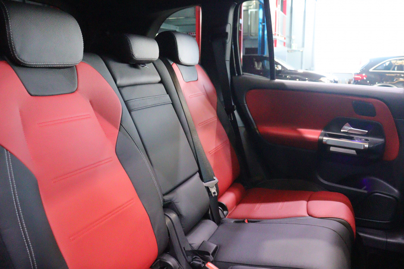 メルセデスベンツ GLB GLB200d 4MATIC AMGﾗｲﾝ AMGﾚｻﾞｰｴｸｽｸﾙｰｼﾌﾞ&ｱﾄﾞﾊﾞﾝｽﾄﾞP ﾚｰﾀﾞｰSP　ﾂｰﾄﾝﾚｻﾞｰ(赤/黒) ﾊﾟﾉﾗﾏｻﾝﾙｰﾌ 10.25ｲﾝﾁﾜｲﾄﾞﾅﾋﾞ&ｺｸﾋﾟｯﾄﾃﾞｨｽﾌﾟﾚｲ ｱﾄﾞﾊﾞﾝｽﾄﾞｻｳﾝﾄﾞ ﾏﾙﾁﾋﾞｰﾑLED ﾏﾙﾁｶﾗｰｱﾝﾋﾞｴﾝﾄﾗｲﾄ(64色) AMGｴｱﾛ　2年保証