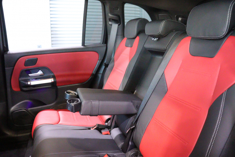 メルセデスベンツ GLB GLB200d 4MATIC AMGﾗｲﾝ AMGﾚｻﾞｰｴｸｽｸﾙｰｼﾌﾞ&ｱﾄﾞﾊﾞﾝｽﾄﾞP ﾚｰﾀﾞｰSP　ﾂｰﾄﾝﾚｻﾞｰ(赤/黒) ﾊﾟﾉﾗﾏｻﾝﾙｰﾌ 10.25ｲﾝﾁﾜｲﾄﾞﾅﾋﾞ&ｺｸﾋﾟｯﾄﾃﾞｨｽﾌﾟﾚｲ ｱﾄﾞﾊﾞﾝｽﾄﾞｻｳﾝﾄﾞ ﾏﾙﾁﾋﾞｰﾑLED ﾏﾙﾁｶﾗｰｱﾝﾋﾞｴﾝﾄﾗｲﾄ(64色) AMGｴｱﾛ　2年保証