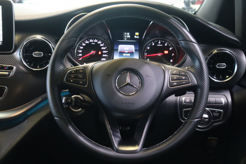 メルセデスベンツ Vクラス V260 ｱﾊﾞﾝｷﾞｬﾙﾄﾞ ﾛﾝｸﾞ AMGﾗｲﾝ ｴｸｽｸﾙｰｼﾌﾞｼｰﾄP ﾚｰﾀﾞｰSP　105台限定 黒革 ﾊﾟﾉﾗﾏｻﾝﾙｰﾌ 8.4ｲﾝﾁﾜｲﾄﾞﾅﾋﾞ Burmesterｻｳﾝﾄﾞ Carrozeriaﾘｱﾓﾆﾀｰ 2列目ｴｸｽｸﾙｰｼﾌﾞｼｰﾄ ｼｰﾄﾋｰﾀｰ ﾍﾞﾝﾁﾚｰﾀｰ ﾏｯｻｰｼﾞ 冷蔵庫付ｾﾝﾀｰｺﾝｿｰﾙ　2年保証