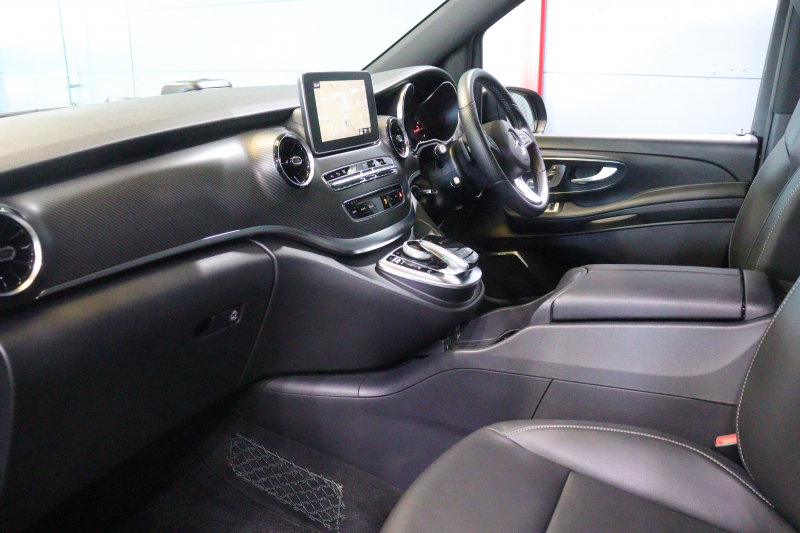 メルセデスベンツ Vクラス V260 ｱﾊﾞﾝｷﾞｬﾙﾄﾞ ﾛﾝｸﾞ AMGﾗｲﾝ ｴｸｽｸﾙｰｼﾌﾞｼｰﾄP ﾚｰﾀﾞｰSP　105台限定 黒革 ﾊﾟﾉﾗﾏｻﾝﾙｰﾌ 8.4ｲﾝﾁﾜｲﾄﾞﾅﾋﾞ Burmesterｻｳﾝﾄﾞ Carrozeriaﾘｱﾓﾆﾀｰ 2列目ｴｸｽｸﾙｰｼﾌﾞｼｰﾄ ｼｰﾄﾋｰﾀｰ ﾍﾞﾝﾁﾚｰﾀｰ ﾏｯｻｰｼﾞ 冷蔵庫付ｾﾝﾀｰｺﾝｿｰﾙ　2年保証