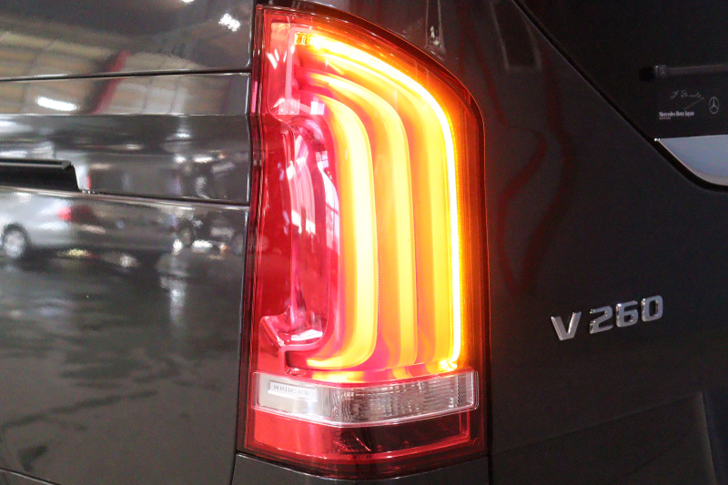 メルセデスベンツ Vクラス V260 ｱﾊﾞﾝｷﾞｬﾙﾄﾞ ﾛﾝｸﾞ AMGﾗｲﾝ ｴｸｽｸﾙｰｼﾌﾞｼｰﾄP ﾚｰﾀﾞｰSP　105台限定 黒革 ﾊﾟﾉﾗﾏｻﾝﾙｰﾌ 8.4ｲﾝﾁﾜｲﾄﾞﾅﾋﾞ Burmesterｻｳﾝﾄﾞ Carrozeriaﾘｱﾓﾆﾀｰ 2列目ｴｸｽｸﾙｰｼﾌﾞｼｰﾄ ｼｰﾄﾋｰﾀｰ ﾍﾞﾝﾁﾚｰﾀｰ ﾏｯｻｰｼﾞ 冷蔵庫付ｾﾝﾀｰｺﾝｿｰﾙ　2年保証