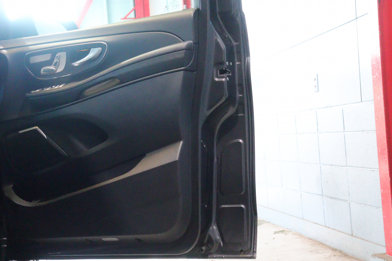 メルセデスベンツ Vクラス V260 ｱﾊﾞﾝｷﾞｬﾙﾄﾞ ﾛﾝｸﾞ AMGﾗｲﾝ ｴｸｽｸﾙｰｼﾌﾞｼｰﾄP ﾚｰﾀﾞｰSP　105台限定 黒革 ﾊﾟﾉﾗﾏｻﾝﾙｰﾌ 8.4ｲﾝﾁﾜｲﾄﾞﾅﾋﾞ Burmesterｻｳﾝﾄﾞ Carrozeriaﾘｱﾓﾆﾀｰ 2列目ｴｸｽｸﾙｰｼﾌﾞｼｰﾄ ｼｰﾄﾋｰﾀｰ ﾍﾞﾝﾁﾚｰﾀｰ ﾏｯｻｰｼﾞ 冷蔵庫付ｾﾝﾀｰｺﾝｿｰﾙ　2年保証