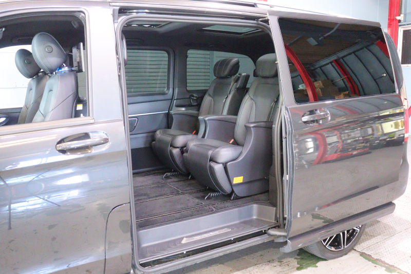 メルセデスベンツ Vクラス V260 ｱﾊﾞﾝｷﾞｬﾙﾄﾞ ﾛﾝｸﾞ AMGﾗｲﾝ ｴｸｽｸﾙｰｼﾌﾞｼｰﾄP ﾚｰﾀﾞｰSP　105台限定 黒革 ﾊﾟﾉﾗﾏｻﾝﾙｰﾌ 8.4ｲﾝﾁﾜｲﾄﾞﾅﾋﾞ Burmesterｻｳﾝﾄﾞ Carrozeriaﾘｱﾓﾆﾀｰ 2列目ｴｸｽｸﾙｰｼﾌﾞｼｰﾄ ｼｰﾄﾋｰﾀｰ ﾍﾞﾝﾁﾚｰﾀｰ ﾏｯｻｰｼﾞ 冷蔵庫付ｾﾝﾀｰｺﾝｿｰﾙ　2年保証