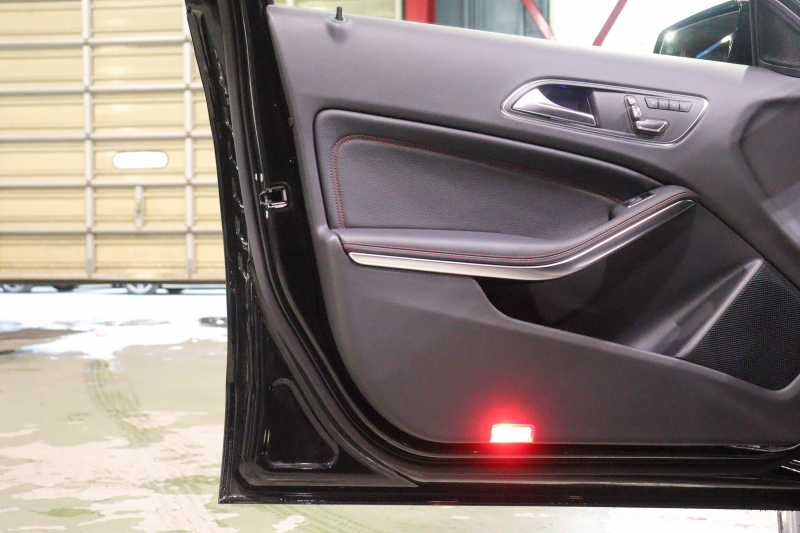 AMG GLA GLA45 4MATIC ﾚｰﾀﾞｰSP　後期ﾓﾃﾞﾙ 本革ｼｰﾄ(ﾌﾞﾗｯｸ) ﾊﾟﾉﾗﾏｻﾝﾙｰﾌ 8ｲﾝﾁﾜｲﾄﾞﾅﾋﾞ CarPlay LEDﾍｯﾄﾞﾗｲﾄ ｱｸﾃｨﾌﾞｸﾙｺﾝ 自動ﾘｱｹﾞｰﾄ AMGﾃﾞｻﾞｲﾝｲﾝﾃﾘｱﾄﾘﾑ 専用ｴｸｽﾃﾘｱ&19ｲﾝﾁｱﾙﾐ　2年保証