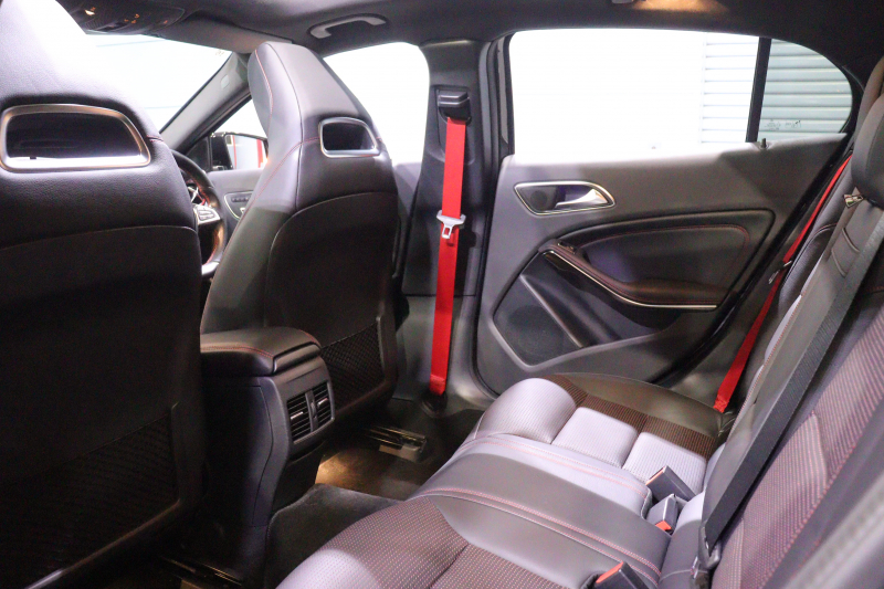 AMG GLA GLA45 4MATIC ﾚｰﾀﾞｰSP　後期ﾓﾃﾞﾙ 本革ｼｰﾄ(ﾌﾞﾗｯｸ) ﾊﾟﾉﾗﾏｻﾝﾙｰﾌ 8ｲﾝﾁﾜｲﾄﾞﾅﾋﾞ CarPlay LEDﾍｯﾄﾞﾗｲﾄ ｱｸﾃｨﾌﾞｸﾙｺﾝ 自動ﾘｱｹﾞｰﾄ AMGﾃﾞｻﾞｲﾝｲﾝﾃﾘｱﾄﾘﾑ 専用ｴｸｽﾃﾘｱ&19ｲﾝﾁｱﾙﾐ　2年保証