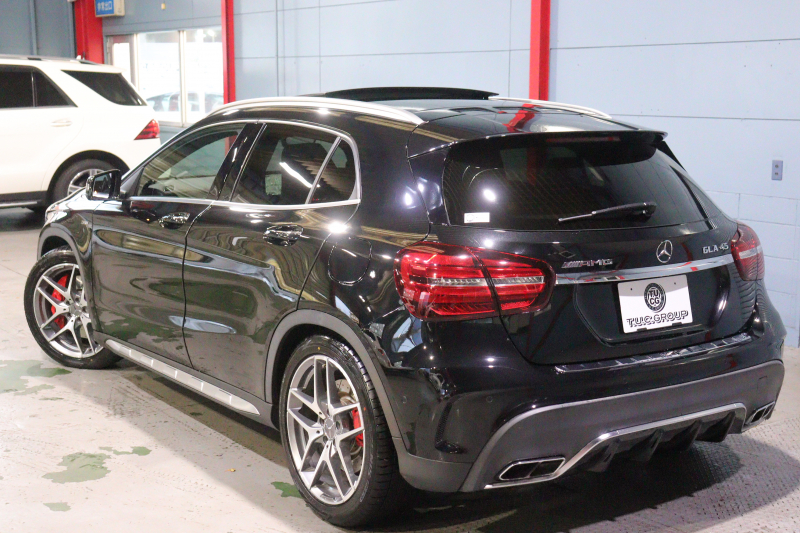 AMG GLA GLA45 4MATIC ﾚｰﾀﾞｰSP　後期ﾓﾃﾞﾙ 本革ｼｰﾄ(ﾌﾞﾗｯｸ) ﾊﾟﾉﾗﾏｻﾝﾙｰﾌ 8ｲﾝﾁﾜｲﾄﾞﾅﾋﾞ CarPlay LEDﾍｯﾄﾞﾗｲﾄ ｱｸﾃｨﾌﾞｸﾙｺﾝ 自動ﾘｱｹﾞｰﾄ AMGﾃﾞｻﾞｲﾝｲﾝﾃﾘｱﾄﾘﾑ 専用ｴｸｽﾃﾘｱ&19ｲﾝﾁｱﾙﾐ　2年保証