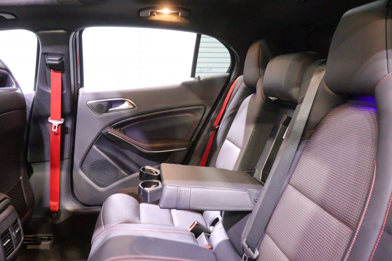 AMG GLA GLA45 4MATIC ﾚｰﾀﾞｰSP　後期ﾓﾃﾞﾙ 本革ｼｰﾄ(ﾌﾞﾗｯｸ) ﾊﾟﾉﾗﾏｻﾝﾙｰﾌ 8ｲﾝﾁﾜｲﾄﾞﾅﾋﾞ CarPlay LEDﾍｯﾄﾞﾗｲﾄ ｱｸﾃｨﾌﾞｸﾙｺﾝ 自動ﾘｱｹﾞｰﾄ AMGﾃﾞｻﾞｲﾝｲﾝﾃﾘｱﾄﾘﾑ 専用ｴｸｽﾃﾘｱ&19ｲﾝﾁｱﾙﾐ　2年保証