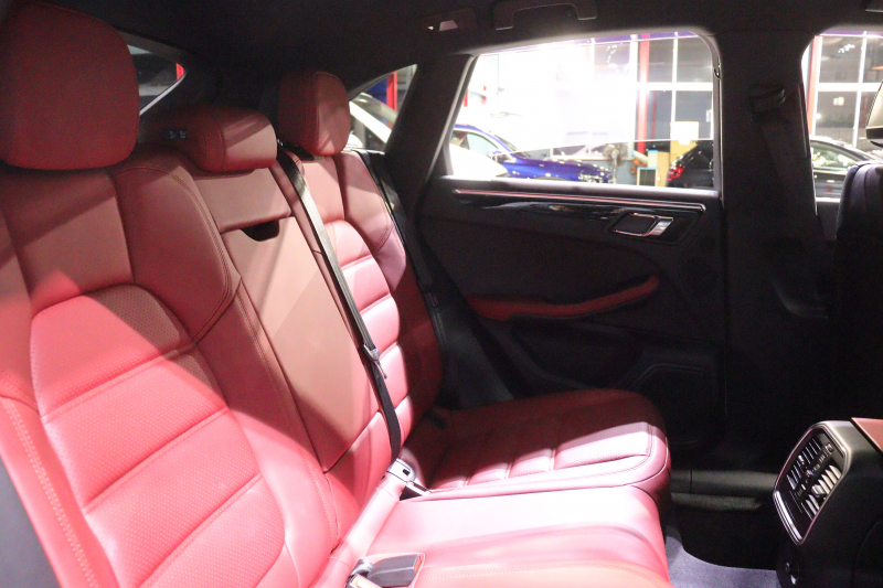 ポルシェ マカン S ｽﾎﾟｰﾂｸﾛﾉP　MY17 PASM ｴｱｻｽ ﾂｰﾄﾝﾚｻﾞｰｲﾝﾃﾘｱ(ﾚｯﾄﾞ/ﾌﾞﾗｯｸ) PCMﾅﾋﾞ 18wayメモリー付電動ｼｰﾄ ﾚｰﾝﾁｪﾝｼﾞｱｼｽﾄ ｽﾎﾟｰﾂﾃｰﾙﾊﾟｲﾌﾟ 20ｲﾝﾁﾏｶﾝｽﾎﾟｰﾂﾃﾞｻﾞｲﾝｱﾙﾐ　2年保証