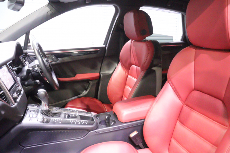 ポルシェ マカン S ｽﾎﾟｰﾂｸﾛﾉP　MY17 PASM ｴｱｻｽ ﾂｰﾄﾝﾚｻﾞｰｲﾝﾃﾘｱ(ﾚｯﾄﾞ/ﾌﾞﾗｯｸ) PCMﾅﾋﾞ 18wayメモリー付電動ｼｰﾄ ﾚｰﾝﾁｪﾝｼﾞｱｼｽﾄ ｽﾎﾟｰﾂﾃｰﾙﾊﾟｲﾌﾟ 20ｲﾝﾁﾏｶﾝｽﾎﾟｰﾂﾃﾞｻﾞｲﾝｱﾙﾐ　2年保証