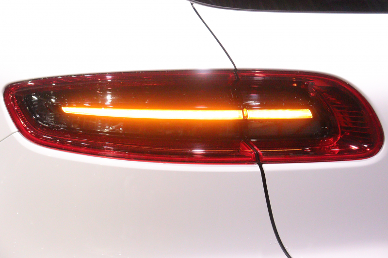 ポルシェ マカン S ｽﾎﾟｰﾂｸﾛﾉP　MY17 PASM ｴｱｻｽ ﾂｰﾄﾝﾚｻﾞｰｲﾝﾃﾘｱ(ﾚｯﾄﾞ/ﾌﾞﾗｯｸ) PCMﾅﾋﾞ 18wayメモリー付電動ｼｰﾄ ﾚｰﾝﾁｪﾝｼﾞｱｼｽﾄ ｽﾎﾟｰﾂﾃｰﾙﾊﾟｲﾌﾟ 20ｲﾝﾁﾏｶﾝｽﾎﾟｰﾂﾃﾞｻﾞｲﾝｱﾙﾐ　2年保証