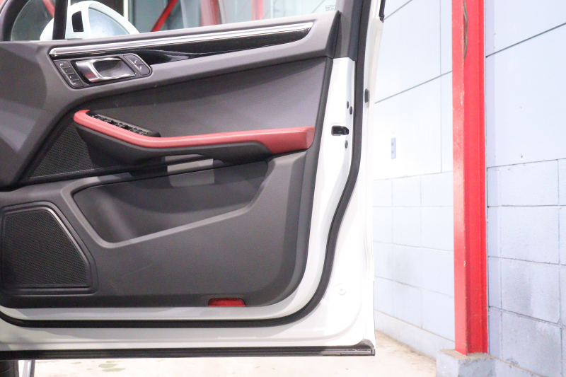 ポルシェ マカン S ｽﾎﾟｰﾂｸﾛﾉP　MY17 PASM ｴｱｻｽ ﾂｰﾄﾝﾚｻﾞｰｲﾝﾃﾘｱ(ﾚｯﾄﾞ/ﾌﾞﾗｯｸ) PCMﾅﾋﾞ 18wayメモリー付電動ｼｰﾄ ﾚｰﾝﾁｪﾝｼﾞｱｼｽﾄ ｽﾎﾟｰﾂﾃｰﾙﾊﾟｲﾌﾟ 20ｲﾝﾁﾏｶﾝｽﾎﾟｰﾂﾃﾞｻﾞｲﾝｱﾙﾐ　2年保証