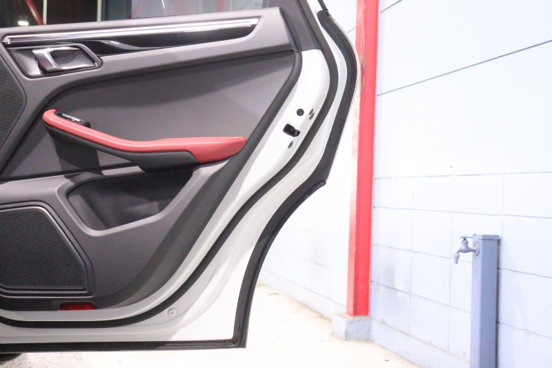 ポルシェ マカン S ｽﾎﾟｰﾂｸﾛﾉP　MY17 PASM ｴｱｻｽ ﾂｰﾄﾝﾚｻﾞｰｲﾝﾃﾘｱ(ﾚｯﾄﾞ/ﾌﾞﾗｯｸ) PCMﾅﾋﾞ 18wayメモリー付電動ｼｰﾄ ﾚｰﾝﾁｪﾝｼﾞｱｼｽﾄ ｽﾎﾟｰﾂﾃｰﾙﾊﾟｲﾌﾟ 20ｲﾝﾁﾏｶﾝｽﾎﾟｰﾂﾃﾞｻﾞｲﾝｱﾙﾐ　2年保証