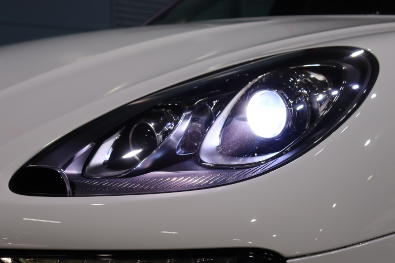 ポルシェ マカン S ｽﾎﾟｰﾂｸﾛﾉP　MY17 PASM ｴｱｻｽ ﾂｰﾄﾝﾚｻﾞｰｲﾝﾃﾘｱ(ﾚｯﾄﾞ/ﾌﾞﾗｯｸ) PCMﾅﾋﾞ 18wayメモリー付電動ｼｰﾄ ﾚｰﾝﾁｪﾝｼﾞｱｼｽﾄ ｽﾎﾟｰﾂﾃｰﾙﾊﾟｲﾌﾟ 20ｲﾝﾁﾏｶﾝｽﾎﾟｰﾂﾃﾞｻﾞｲﾝｱﾙﾐ　2年保証