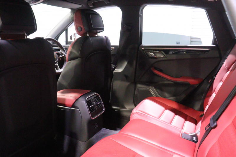 ポルシェ マカン S ｽﾎﾟｰﾂｸﾛﾉP　MY17 PASM ｴｱｻｽ ﾂｰﾄﾝﾚｻﾞｰｲﾝﾃﾘｱ(ﾚｯﾄﾞ/ﾌﾞﾗｯｸ) PCMﾅﾋﾞ 18wayメモリー付電動ｼｰﾄ ﾚｰﾝﾁｪﾝｼﾞｱｼｽﾄ ｽﾎﾟｰﾂﾃｰﾙﾊﾟｲﾌﾟ 20ｲﾝﾁﾏｶﾝｽﾎﾟｰﾂﾃﾞｻﾞｲﾝｱﾙﾐ　2年保証