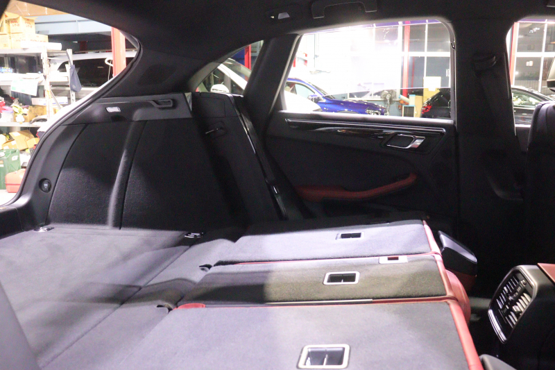 ポルシェ マカン S ｽﾎﾟｰﾂｸﾛﾉP　MY17 PASM ｴｱｻｽ ﾂｰﾄﾝﾚｻﾞｰｲﾝﾃﾘｱ(ﾚｯﾄﾞ/ﾌﾞﾗｯｸ) PCMﾅﾋﾞ 18wayメモリー付電動ｼｰﾄ ﾚｰﾝﾁｪﾝｼﾞｱｼｽﾄ ｽﾎﾟｰﾂﾃｰﾙﾊﾟｲﾌﾟ 20ｲﾝﾁﾏｶﾝｽﾎﾟｰﾂﾃﾞｻﾞｲﾝｱﾙﾐ　2年保証