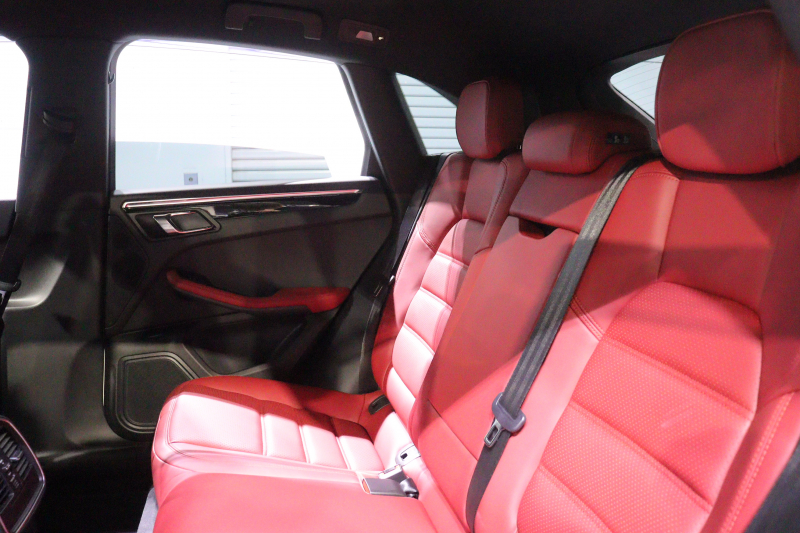 ポルシェ マカン S ｽﾎﾟｰﾂｸﾛﾉP　MY17 PASM ｴｱｻｽ ﾂｰﾄﾝﾚｻﾞｰｲﾝﾃﾘｱ(ﾚｯﾄﾞ/ﾌﾞﾗｯｸ) PCMﾅﾋﾞ 18wayメモリー付電動ｼｰﾄ ﾚｰﾝﾁｪﾝｼﾞｱｼｽﾄ ｽﾎﾟｰﾂﾃｰﾙﾊﾟｲﾌﾟ 20ｲﾝﾁﾏｶﾝｽﾎﾟｰﾂﾃﾞｻﾞｲﾝｱﾙﾐ　2年保証