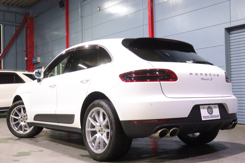 ポルシェ マカン S ｽﾎﾟｰﾂｸﾛﾉP　MY17 PASM ｴｱｻｽ ﾂｰﾄﾝﾚｻﾞｰｲﾝﾃﾘｱ(ﾚｯﾄﾞ/ﾌﾞﾗｯｸ) PCMﾅﾋﾞ 18wayメモリー付電動ｼｰﾄ ﾚｰﾝﾁｪﾝｼﾞｱｼｽﾄ ｽﾎﾟｰﾂﾃｰﾙﾊﾟｲﾌﾟ 20ｲﾝﾁﾏｶﾝｽﾎﾟｰﾂﾃﾞｻﾞｲﾝｱﾙﾐ　2年保証