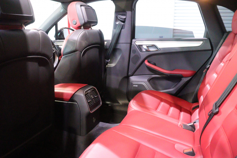 ポルシェ マカン GTS ｽﾎﾟｰﾂｸﾛﾉP　PASM ﾂｰﾄﾝﾚｻﾞｰｲﾝﾃﾘｱ（赤/黒） ﾊﾟﾉﾗﾏｻﾝﾙｰﾌ PCMﾅﾋﾞ CarPlay BOSEｻｳﾝﾄﾞ PDLS+LEDﾍｯﾄﾞﾗｲﾄ ｽﾎﾟｰﾂｴｸﾞｿﾞｰｽﾄ 360ｶﾒﾗ ｱｸﾃｨﾌﾞｸﾙｺﾝ ﾚｰﾝｷｰﾌﾟｱｼｽﾄ ﾚｰﾝﾁｪﾝｼﾞ 20ｲﾝﾁRSｽﾊﾟｲﾀﾞｰｱﾙﾐ　2年保証