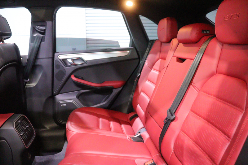 ポルシェ マカン GTS ｽﾎﾟｰﾂｸﾛﾉP　PASM ﾂｰﾄﾝﾚｻﾞｰｲﾝﾃﾘｱ（赤/黒） ﾊﾟﾉﾗﾏｻﾝﾙｰﾌ PCMﾅﾋﾞ CarPlay BOSEｻｳﾝﾄﾞ PDLS+LEDﾍｯﾄﾞﾗｲﾄ ｽﾎﾟｰﾂｴｸﾞｿﾞｰｽﾄ 360ｶﾒﾗ ｱｸﾃｨﾌﾞｸﾙｺﾝ ﾚｰﾝｷｰﾌﾟｱｼｽﾄ ﾚｰﾝﾁｪﾝｼﾞ 20ｲﾝﾁRSｽﾊﾟｲﾀﾞｰｱﾙﾐ　2年保証