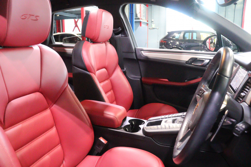 ポルシェ マカン GTS ｽﾎﾟｰﾂｸﾛﾉP　PASM ﾂｰﾄﾝﾚｻﾞｰｲﾝﾃﾘｱ（赤/黒） ﾊﾟﾉﾗﾏｻﾝﾙｰﾌ PCMﾅﾋﾞ CarPlay BOSEｻｳﾝﾄﾞ PDLS+LEDﾍｯﾄﾞﾗｲﾄ ｽﾎﾟｰﾂｴｸﾞｿﾞｰｽﾄ 360ｶﾒﾗ ｱｸﾃｨﾌﾞｸﾙｺﾝ ﾚｰﾝｷｰﾌﾟｱｼｽﾄ ﾚｰﾝﾁｪﾝｼﾞ 20ｲﾝﾁRSｽﾊﾟｲﾀﾞｰｱﾙﾐ　2年保証