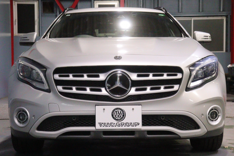 メルセデスベンツ GLA GLA180 ﾚｰﾀﾞｰSP　後期ﾓﾃﾞﾙ ﾌﾞﾗｯｸﾚｻﾞｰﾂｲﾝｼｰﾄ 8ｲﾝﾁﾜｲﾄﾞﾅﾋﾞ CarPlay LEDﾍｯﾄﾞﾗｲﾄ ｱｸﾃｨﾌﾞｸﾙｺﾝ ﾚｰﾝｷｰﾌﾟ ﾌﾞﾗｲﾝﾄﾞｽﾎﾟｯﾄ ｼｰﾄﾋｰﾀｰ ﾊﾞｯｸｶﾒﾗ 自動ﾘｱｹﾞｰﾄ 純正17ｲﾝﾁｱﾙﾐ　2年保証
