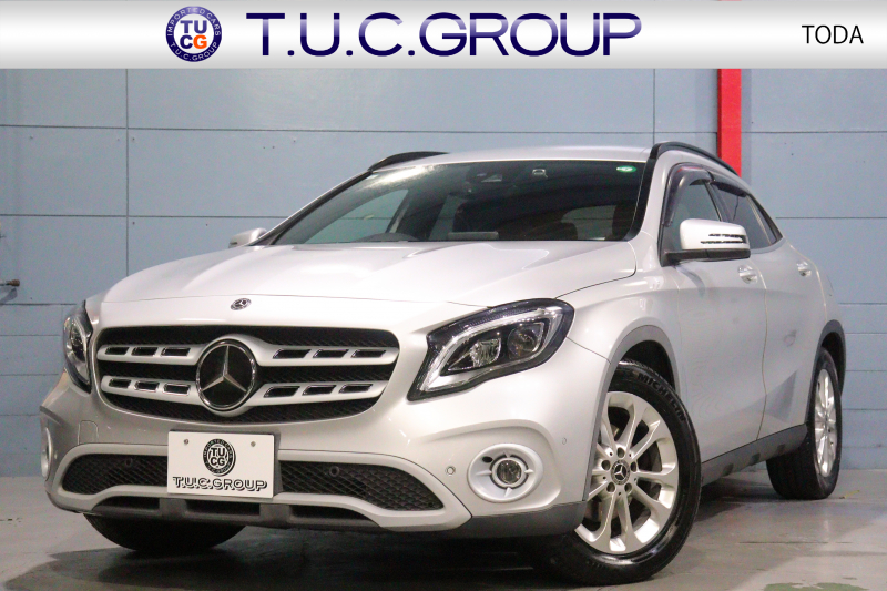 メルセデスベンツ GLA GLA180 ﾚｰﾀﾞｰSP　後期ﾓﾃﾞﾙ ﾌﾞﾗｯｸﾚｻﾞｰﾂｲﾝｼｰﾄ 8ｲﾝﾁﾜｲﾄﾞﾅﾋﾞ CarPlay LEDﾍｯﾄﾞﾗｲﾄ ｱｸﾃｨﾌﾞｸﾙｺﾝ ﾚｰﾝｷｰﾌﾟ ﾌﾞﾗｲﾝﾄﾞｽﾎﾟｯﾄ ｼｰﾄﾋｰﾀｰ ﾊﾞｯｸｶﾒﾗ 自動ﾘｱｹﾞｰﾄ 純正17ｲﾝﾁｱﾙﾐ　2年保証