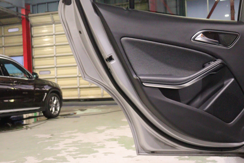 メルセデスベンツ GLA GLA180 ﾚｰﾀﾞｰSP　後期ﾓﾃﾞﾙ ﾌﾞﾗｯｸﾚｻﾞｰﾂｲﾝｼｰﾄ 8ｲﾝﾁﾜｲﾄﾞﾅﾋﾞ CarPlay LEDﾍｯﾄﾞﾗｲﾄ ｱｸﾃｨﾌﾞｸﾙｺﾝ ﾚｰﾝｷｰﾌﾟ ﾌﾞﾗｲﾝﾄﾞｽﾎﾟｯﾄ ｼｰﾄﾋｰﾀｰ ﾊﾞｯｸｶﾒﾗ 自動ﾘｱｹﾞｰﾄ 純正17ｲﾝﾁｱﾙﾐ　2年保証