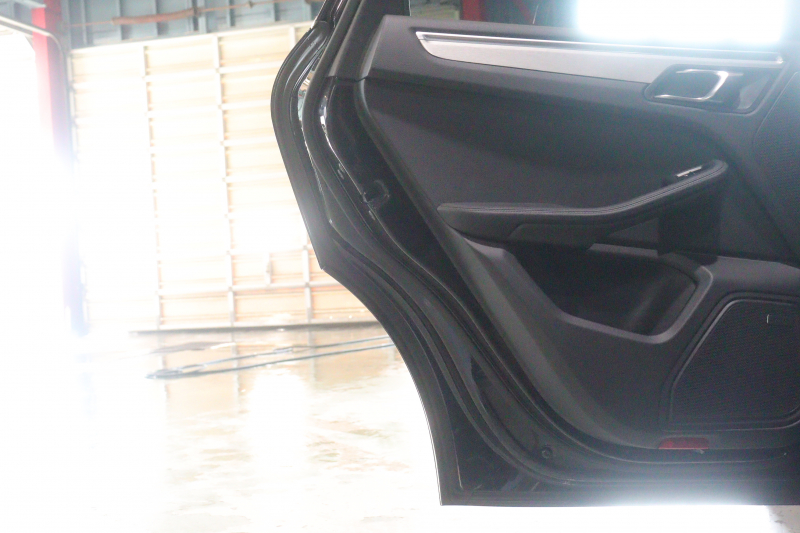 ポルシェ マカン ﾀｰﾎﾞ　MY17 PASM 黒本革 18Way電動ｼｰﾄ ｼｰﾄﾋｰﾀｰ ｱﾙｶﾝﾀｰﾗﾙｰﾌﾗｲﾅｰ PCMﾅﾋﾞ BOSEｻｳﾝﾄﾞ Car Play PDLS付LEDﾍｯﾄﾞﾗｲﾄ 360ｶﾒﾗ 21ｲﾝﾁHRE522Mｱﾙﾐ KWｻｽﾍﾟﾝｼｮﾝ　2年保証