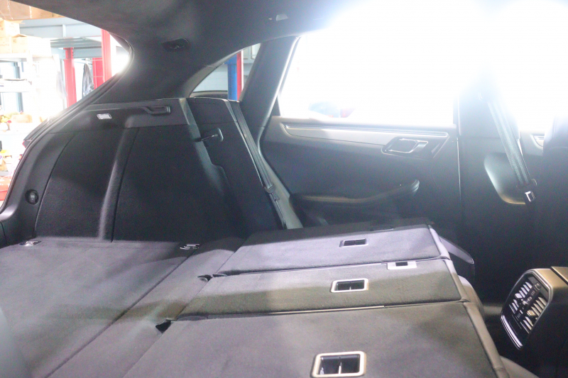 ポルシェ マカン ﾀｰﾎﾞ　MY17 PASM 黒本革 18Way電動ｼｰﾄ ｼｰﾄﾋｰﾀｰ ｱﾙｶﾝﾀｰﾗﾙｰﾌﾗｲﾅｰ PCMﾅﾋﾞ BOSEｻｳﾝﾄﾞ Car Play PDLS付LEDﾍｯﾄﾞﾗｲﾄ 360ｶﾒﾗ 21ｲﾝﾁHRE522Mｱﾙﾐ KWｻｽﾍﾟﾝｼｮﾝ　2年保証