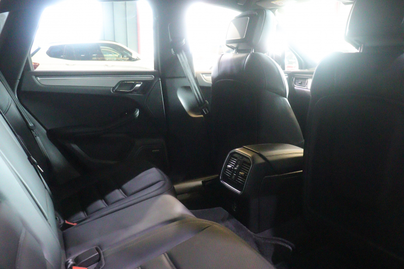 ポルシェ マカン ﾀｰﾎﾞ　MY17 PASM 黒本革 18Way電動ｼｰﾄ ｼｰﾄﾋｰﾀｰ ｱﾙｶﾝﾀｰﾗﾙｰﾌﾗｲﾅｰ PCMﾅﾋﾞ BOSEｻｳﾝﾄﾞ Car Play PDLS付LEDﾍｯﾄﾞﾗｲﾄ 360ｶﾒﾗ 21ｲﾝﾁHRE522Mｱﾙﾐ KWｻｽﾍﾟﾝｼｮﾝ　2年保証