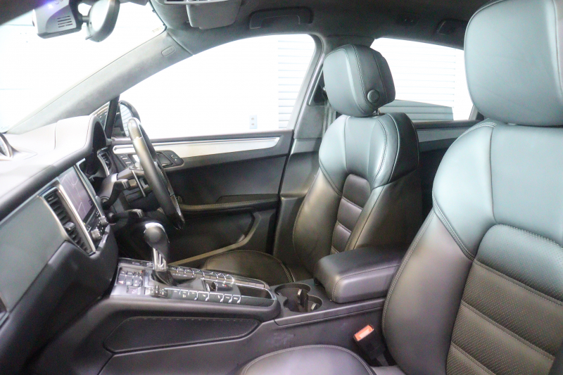 ポルシェ マカン ﾀｰﾎﾞ　MY17 PASM 黒本革 18Way電動ｼｰﾄ ｼｰﾄﾋｰﾀｰ ｱﾙｶﾝﾀｰﾗﾙｰﾌﾗｲﾅｰ PCMﾅﾋﾞ BOSEｻｳﾝﾄﾞ Car Play PDLS付LEDﾍｯﾄﾞﾗｲﾄ 360ｶﾒﾗ 21ｲﾝﾁHRE522Mｱﾙﾐ KWｻｽﾍﾟﾝｼｮﾝ　2年保証