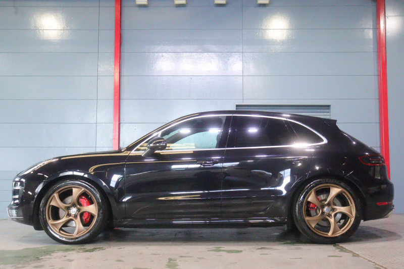 ポルシェ マカン ﾀｰﾎﾞ　MY17 PASM 黒本革 18Way電動ｼｰﾄ ｼｰﾄﾋｰﾀｰ ｱﾙｶﾝﾀｰﾗﾙｰﾌﾗｲﾅｰ PCMﾅﾋﾞ BOSEｻｳﾝﾄﾞ Car Play PDLS付LEDﾍｯﾄﾞﾗｲﾄ 360ｶﾒﾗ 21ｲﾝﾁHRE522Mｱﾙﾐ KWｻｽﾍﾟﾝｼｮﾝ　2年保証