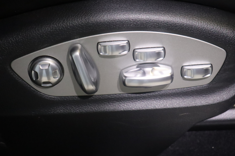 ポルシェ マカン ﾀｰﾎﾞ　MY17 PASM 黒本革 18Way電動ｼｰﾄ ｼｰﾄﾋｰﾀｰ ｱﾙｶﾝﾀｰﾗﾙｰﾌﾗｲﾅｰ PCMﾅﾋﾞ BOSEｻｳﾝﾄﾞ Car Play PDLS付LEDﾍｯﾄﾞﾗｲﾄ 360ｶﾒﾗ 21ｲﾝﾁHRE522Mｱﾙﾐ KWｻｽﾍﾟﾝｼｮﾝ　2年保証