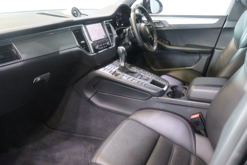 ポルシェ マカン ﾀｰﾎﾞ　MY17 PASM 黒本革 18Way電動ｼｰﾄ ｼｰﾄﾋｰﾀｰ ｱﾙｶﾝﾀｰﾗﾙｰﾌﾗｲﾅｰ PCMﾅﾋﾞ BOSEｻｳﾝﾄﾞ Car Play PDLS付LEDﾍｯﾄﾞﾗｲﾄ 360ｶﾒﾗ 21ｲﾝﾁHRE522Mｱﾙﾐ KWｻｽﾍﾟﾝｼｮﾝ　2年保証