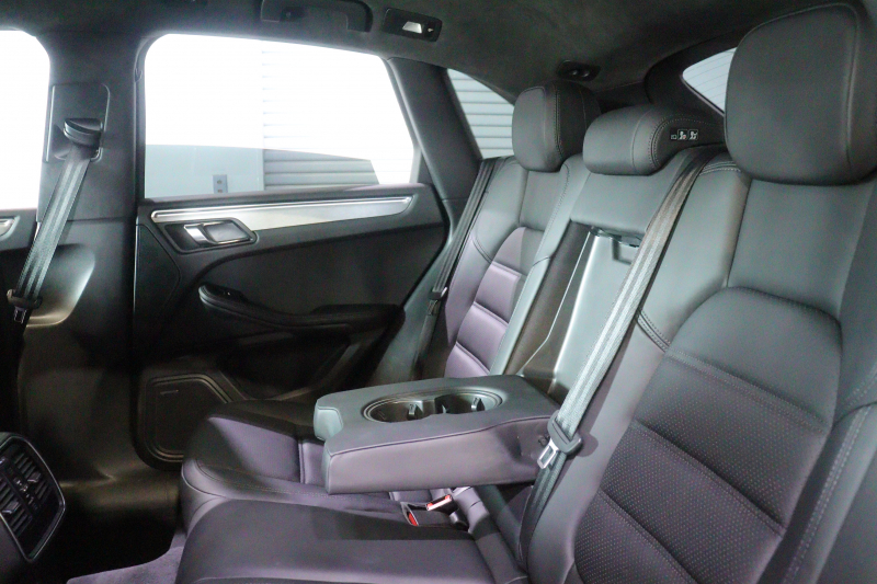 ポルシェ マカン ﾀｰﾎﾞ　MY17 PASM 黒本革 18Way電動ｼｰﾄ ｼｰﾄﾋｰﾀｰ ｱﾙｶﾝﾀｰﾗﾙｰﾌﾗｲﾅｰ PCMﾅﾋﾞ BOSEｻｳﾝﾄﾞ Car Play PDLS付LEDﾍｯﾄﾞﾗｲﾄ 360ｶﾒﾗ 21ｲﾝﾁHRE522Mｱﾙﾐ KWｻｽﾍﾟﾝｼｮﾝ　2年保証